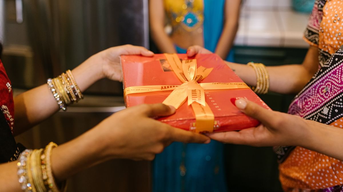 Diwali 2023: Best Gift ideas for friends and family