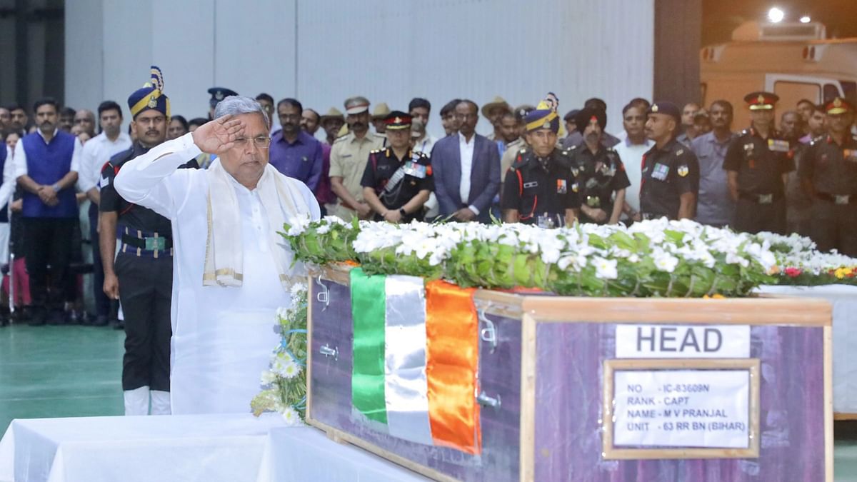 Large number of people pay last respects to slain Captain Pranjal in Bengaluru