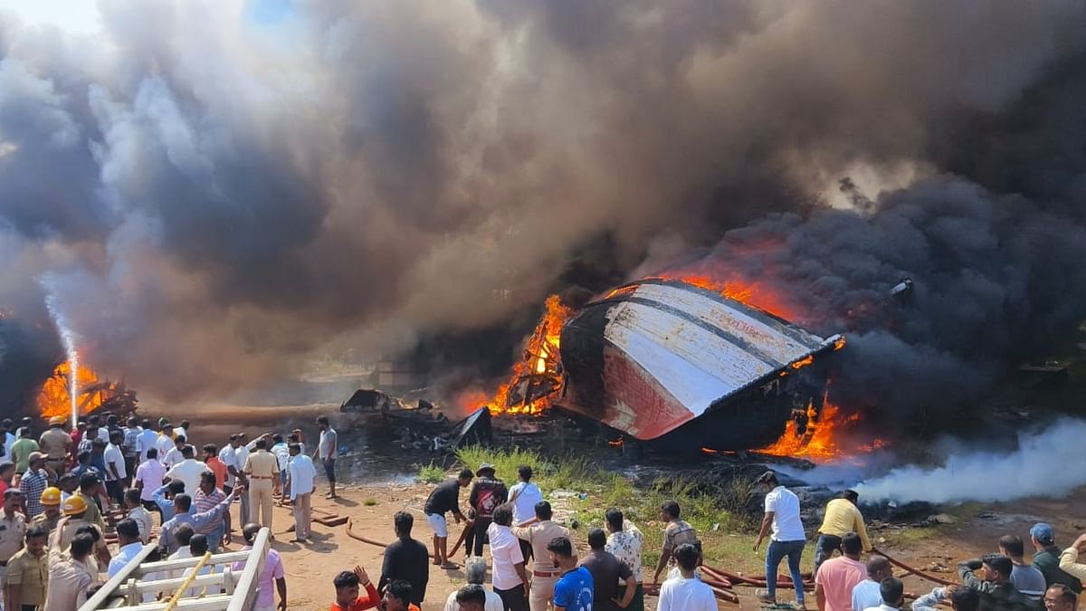Boats gutted in fire at Gangolli jetty in Udupi district
