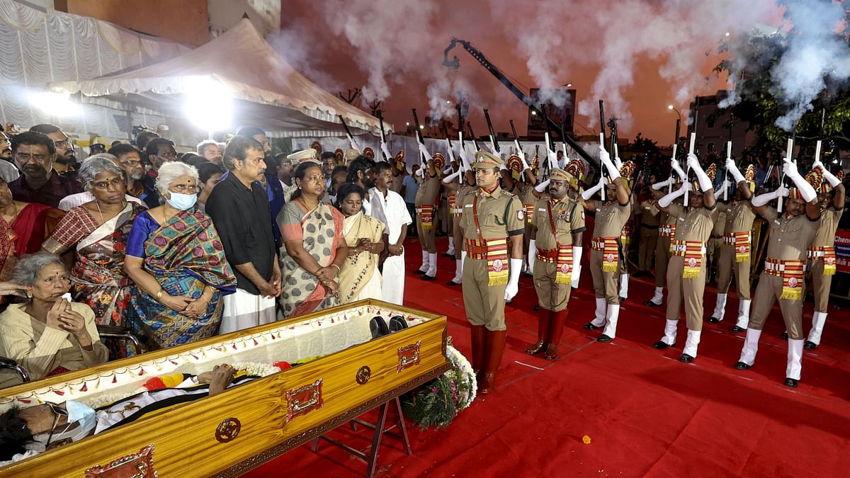 'Captain' Vijayakanth laid to rest at DMDK headquarters