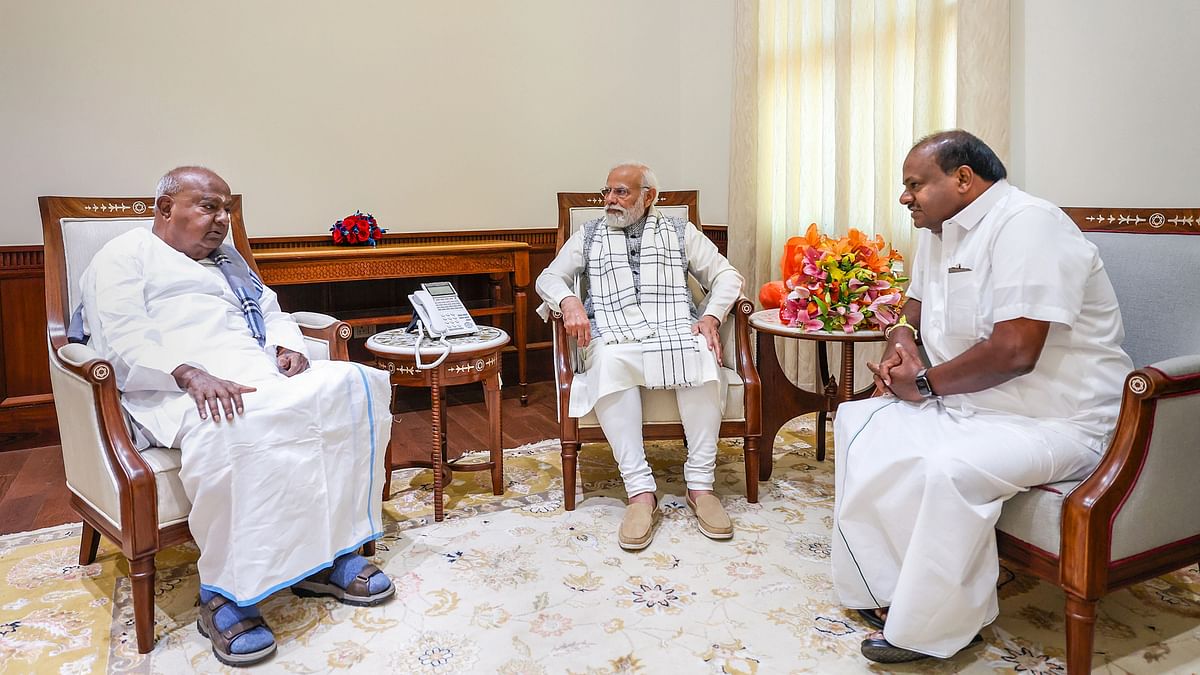Deve Gowda, Kumaraswamy meet PM Modi