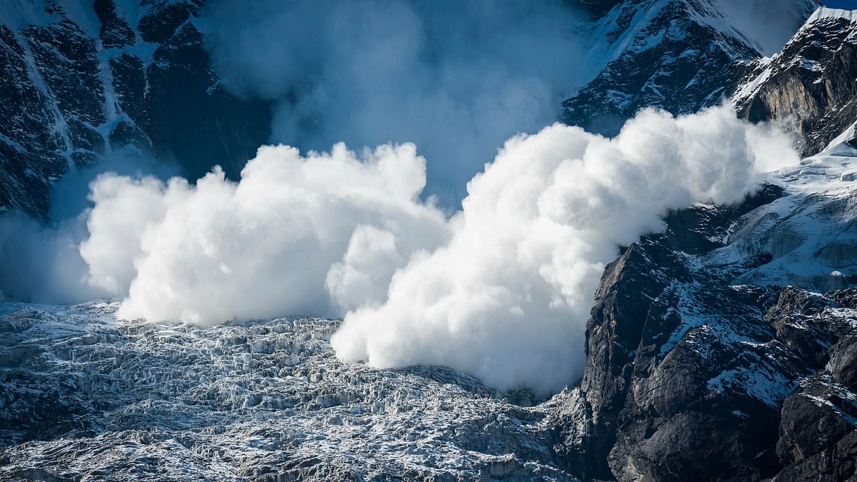 Avalanche kills 2 skiers on Mont Blanc; hiker in the French Alps also dies in a fall