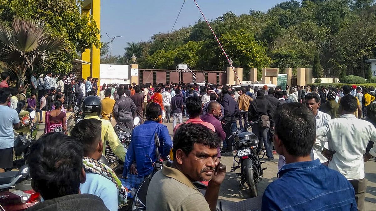 Anxious kin of workers gather outside blast-hit Nagpur factory to seek information - Vimarsana News
