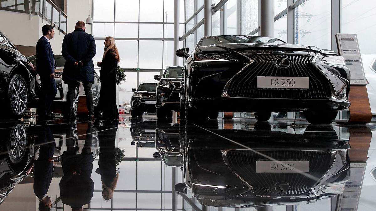 Putin seizes control of Russia's biggest car dealership