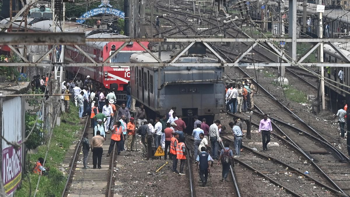 Shunting engine derails at Mumbai's Mazgaon yard, affects Central Railway services