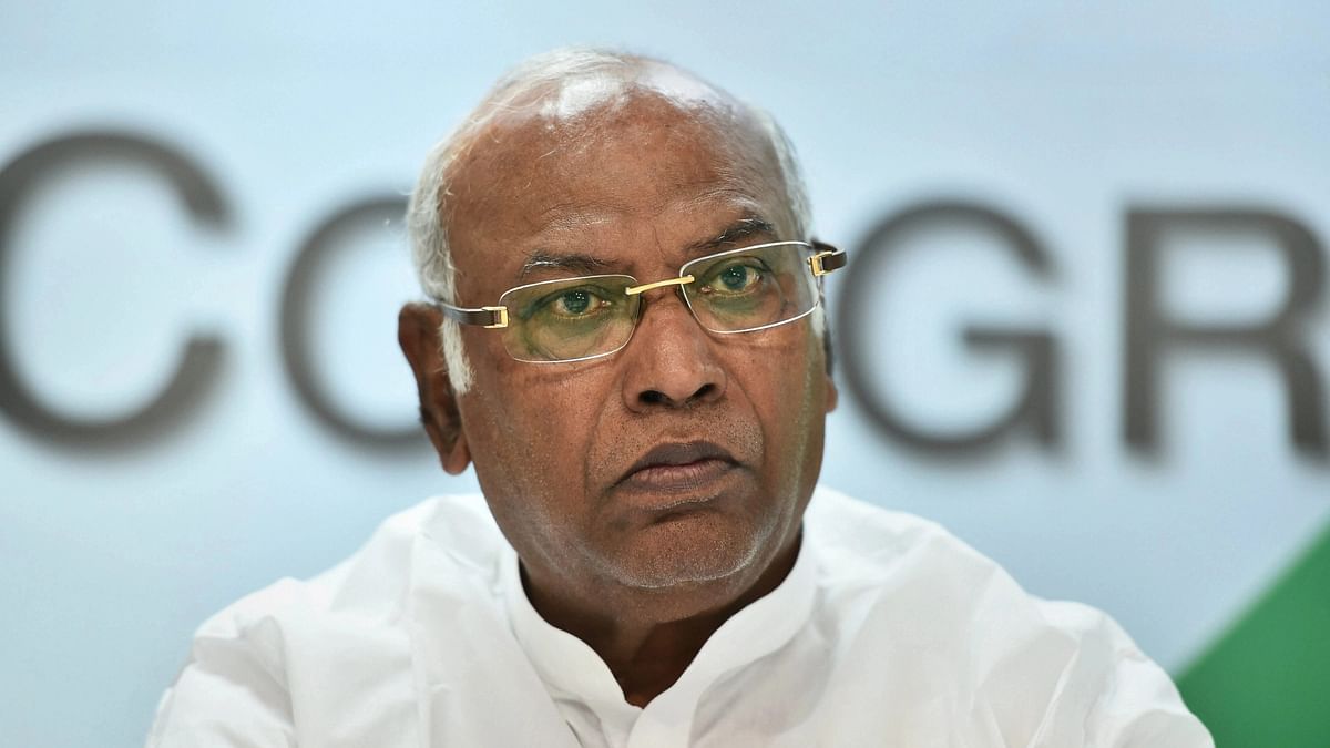 PM should clarify, act against those talking about changing Constitution: Mallikarjun Kharge