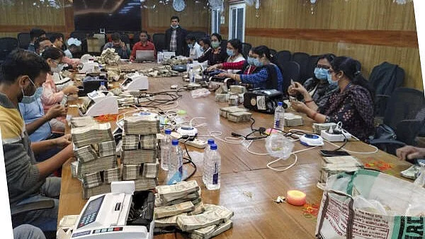 Rs 353 cr recovered from Odisha distillery; I-T raids enter 6th day