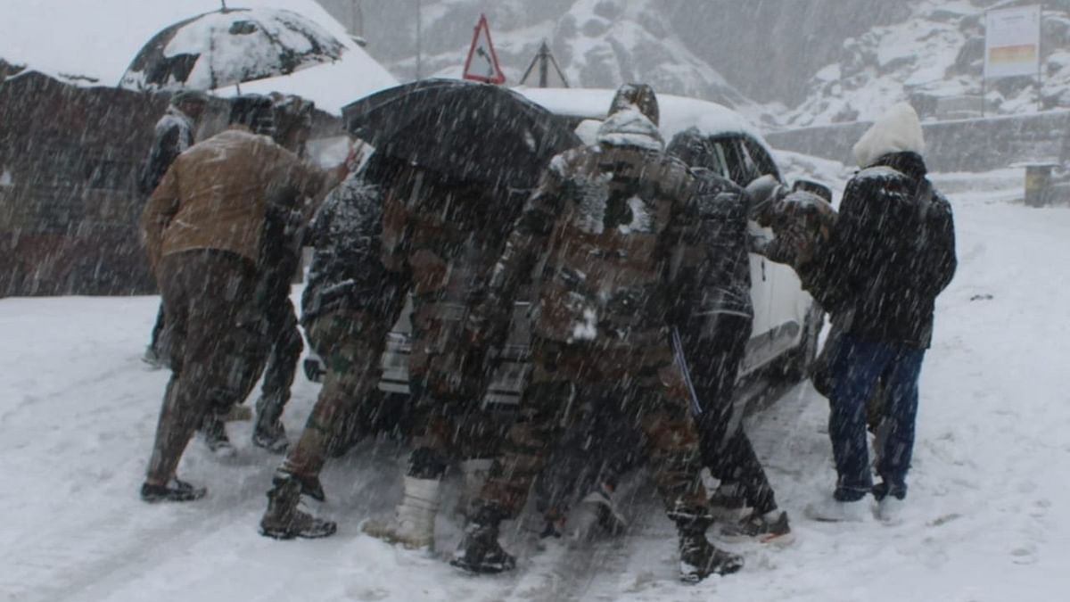 News Highlights: 1217 tourists evacuated from forward areas of East Sikkim to Army Transit Facility