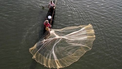 Gujarat govt urges fishing community to adapt tech-based tactics to boost fisheries sector