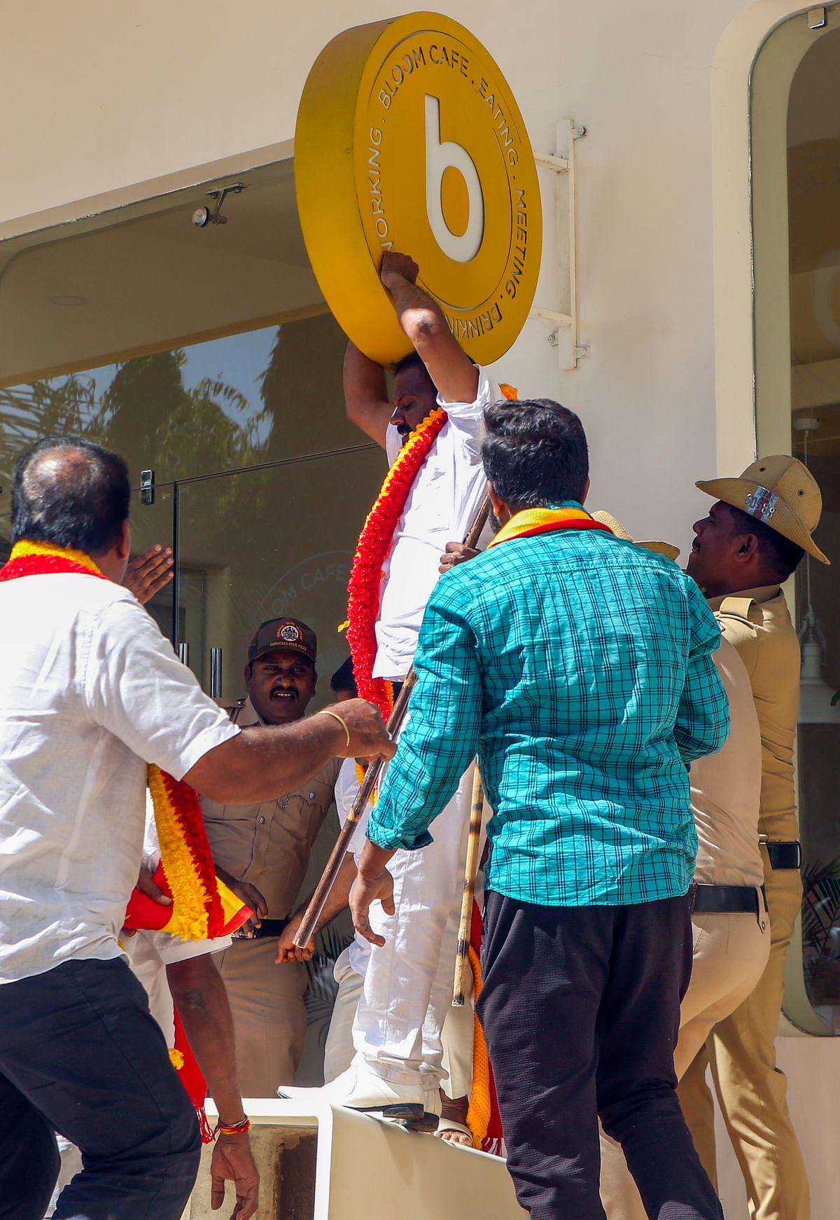 Activists dismantle non-Kannada boards.