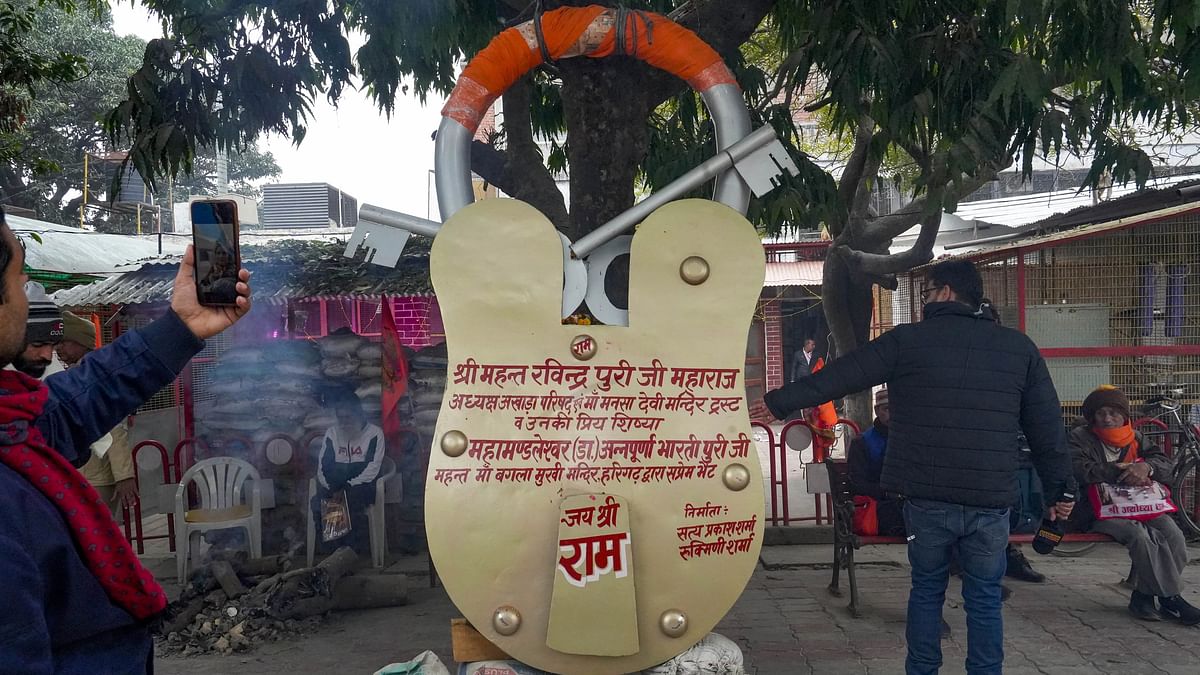 400 kg lock reaches Ayodhya from Aligarh