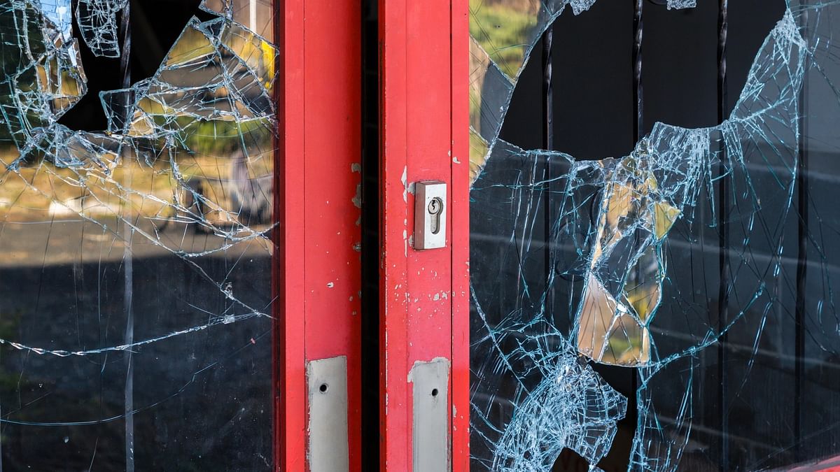 Mob vandalises, loots bakery in California town after 'street takeover'