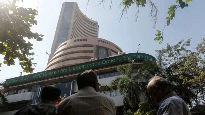 Stock markets settle in positive territory on buying in bank shares, Reliance