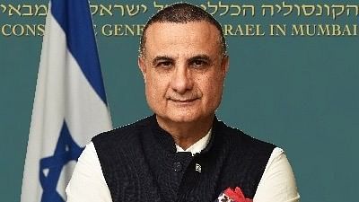 Israeli envoy visits Ram temple in Mumbai