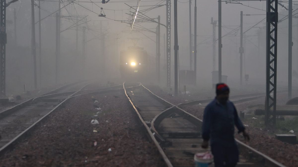 22 Delhi-bound trains delayed, city records temperature of 8.2 degree Celsius