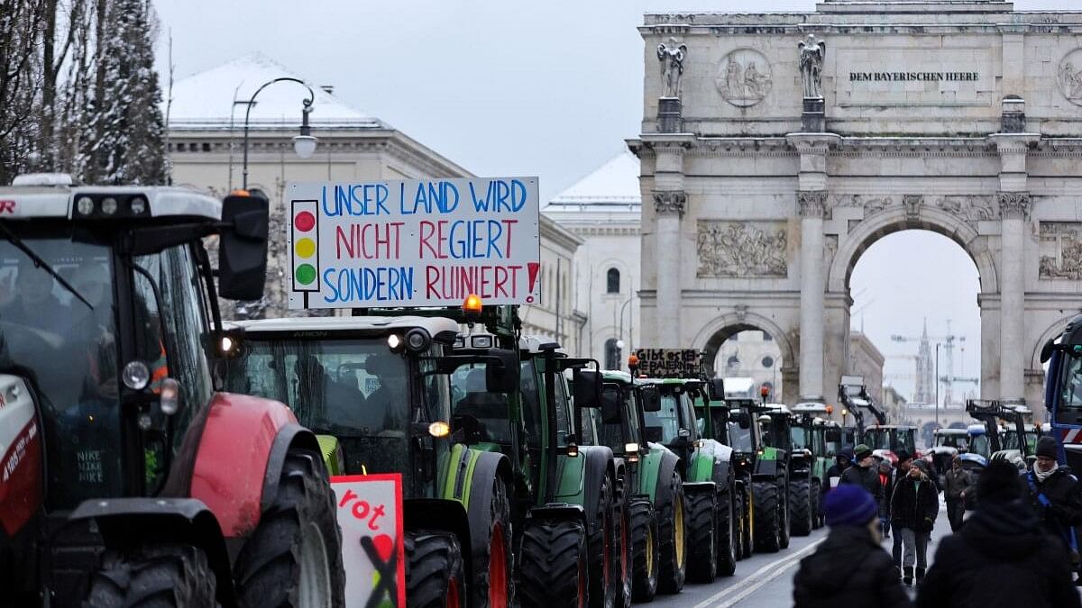 Nationwide German farmer blockades heap pressure on Scholz