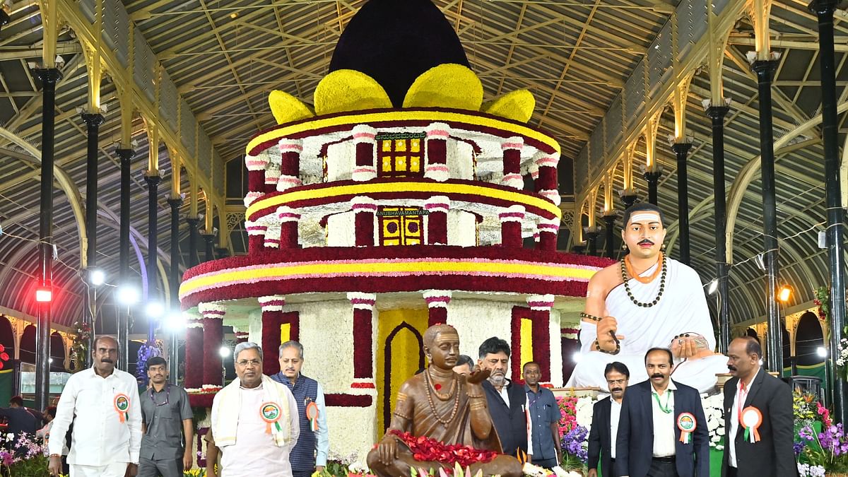 Siddaramaiah highlights Basavanna’s ideals at Republic Day flower show