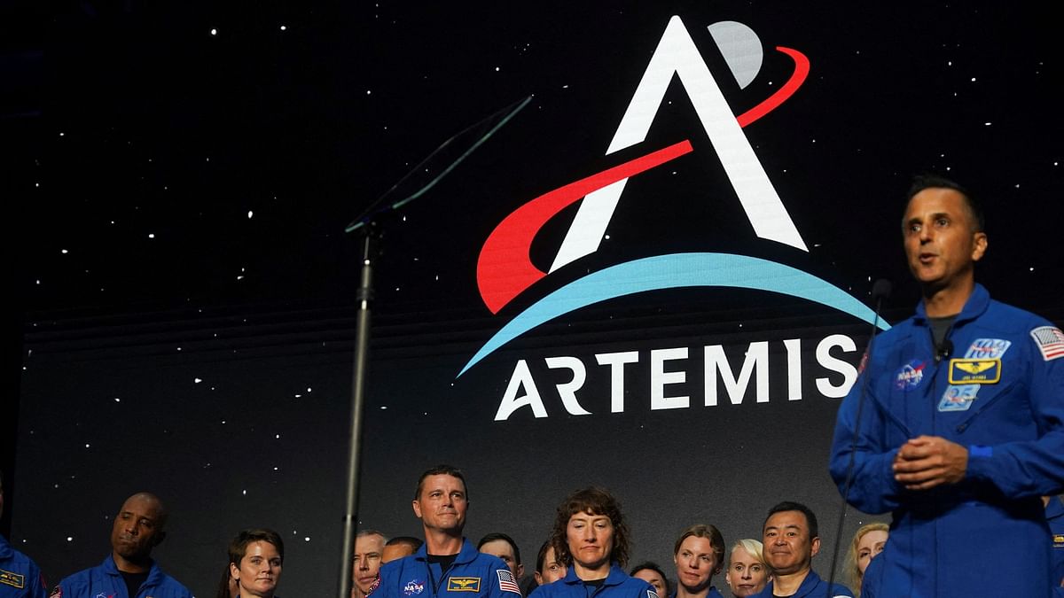 NASA delays Artemis astronaut moon missions