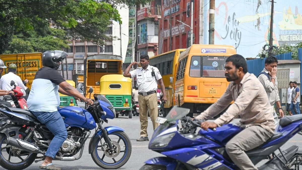 Police crack down on traffic violations near schools & colleges in Bengaluru