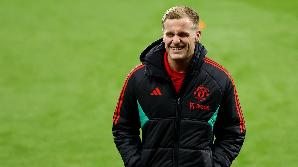 Manchester United's Van de Beek loaned to Frankfurt for rest of season