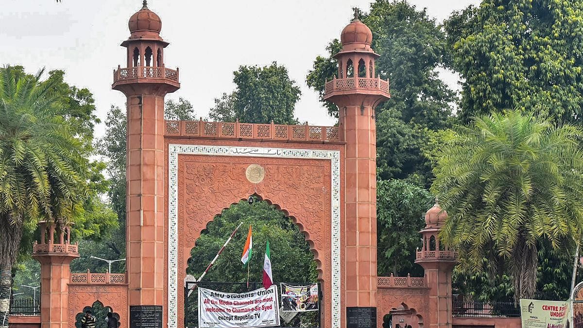 AMU minority status: Let's not comment on political personalities, says SC