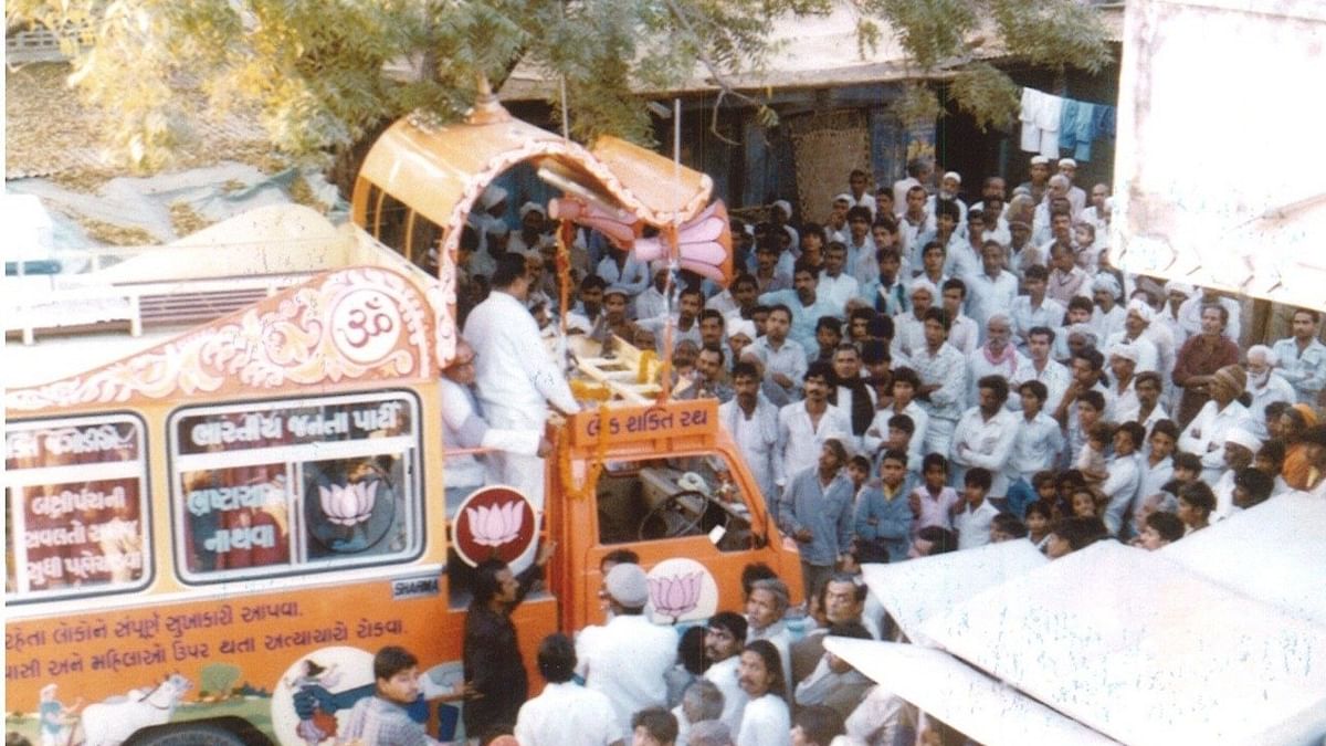 Modi organized Lok Shakti Yatra, connecting to almost 10 lakh people, 1989.