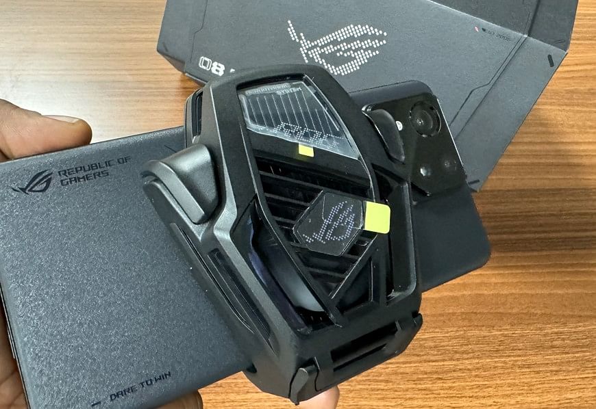 AeroActive Cooler X accessory for the ROG Phone 8 series.