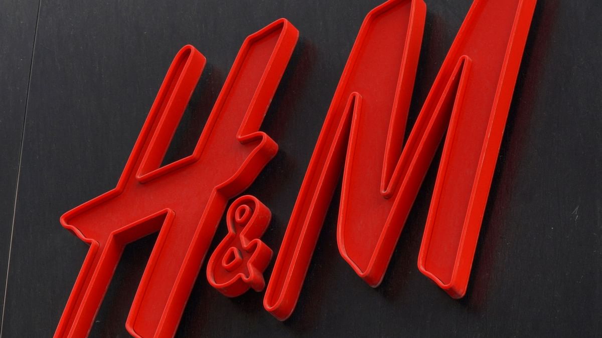 H&M appoints new CEO, Q4 operating profit slightly lags expectations