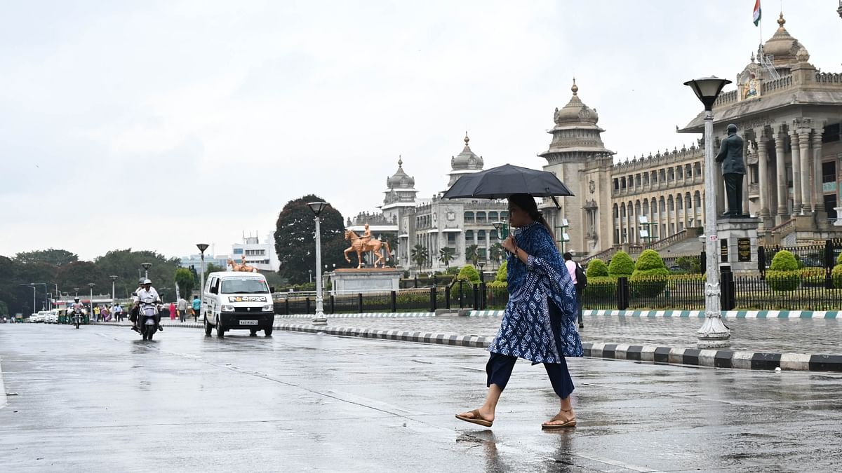 Monday blues? Bengaluru witnesses cloudy skies, light drizzle