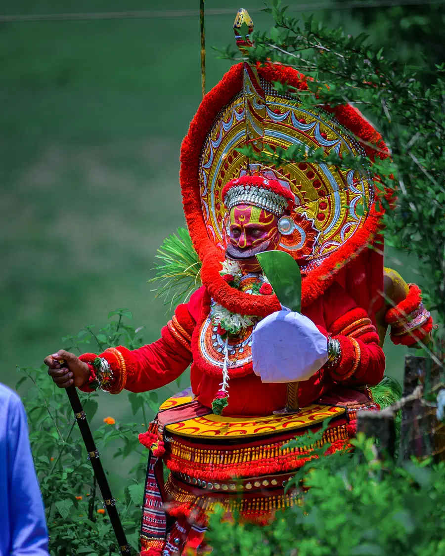 Kaarana (ancestral spirit) theray of Mandaneravanda clan in Palur village. Photos by Aiyuda Prasad Ponnappa