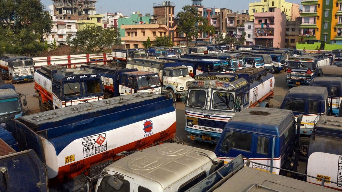 Truckers' body urges drivers to end protest as govt 'assures' discussion on new law
