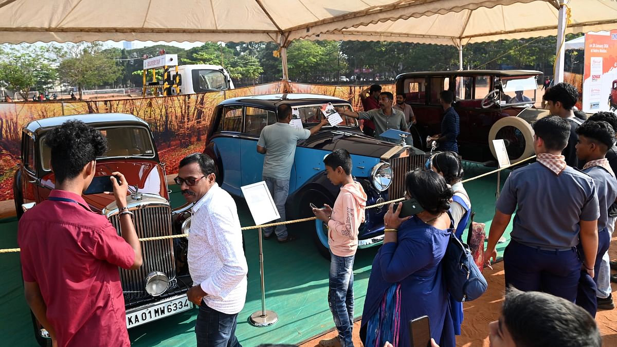 Vintage beauties on wheels attract onlookers at Republic Day event in Mangaluru