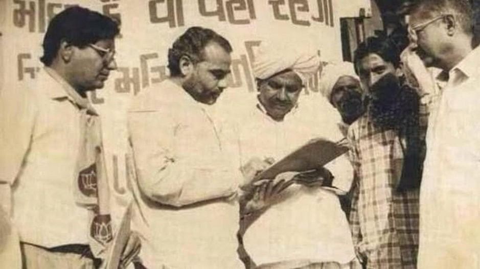 Modi in 1993, displaying the signatures he collected.