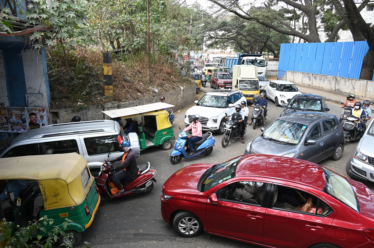 The closure of the third underbridge has resulted in severe traffic congestion during peak hours. DH PHOTO/B K Janardhan