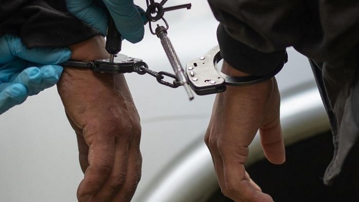 ISIS suicide bomber, handler arrested in Pakistan