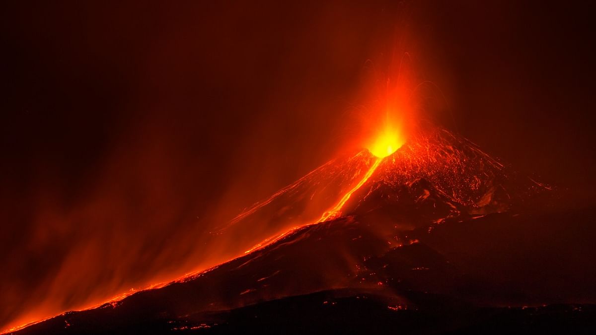Volcano erupts on Japanese island of Suwanosejima