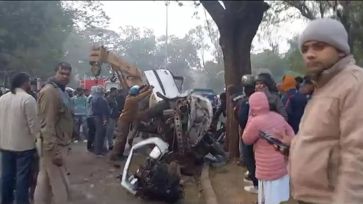 Six killed, two injured as car hits road divider in Jharkhand