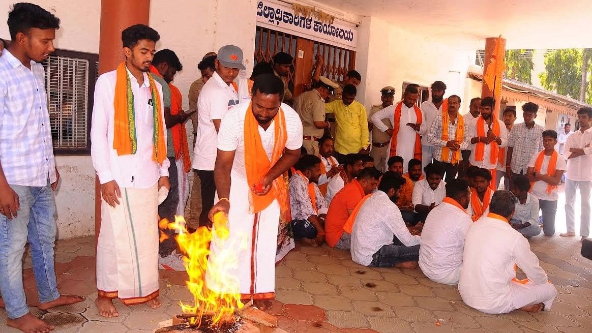 VHP, Bajrang Dal perform 'homa' in front of DC's office in Chikkamagaluru