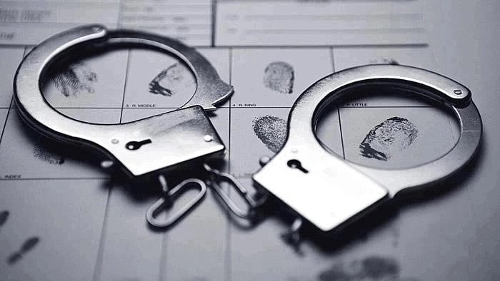 3 held for conspiring to kill man in Thane; weapons, explosives seized - Vimarsana News