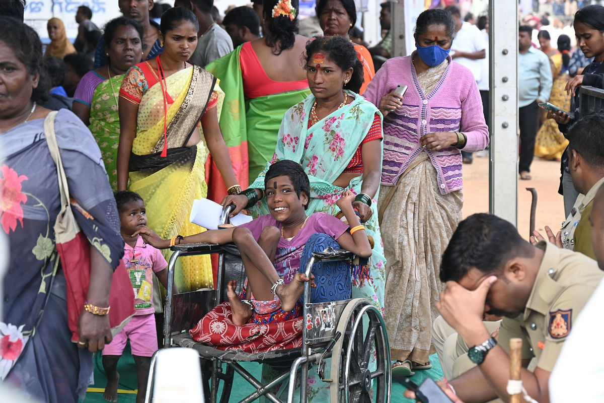 Senior citizens and people with disabilities who wanted to avail themselves of the government’s welfare schemes aired their concerns. 