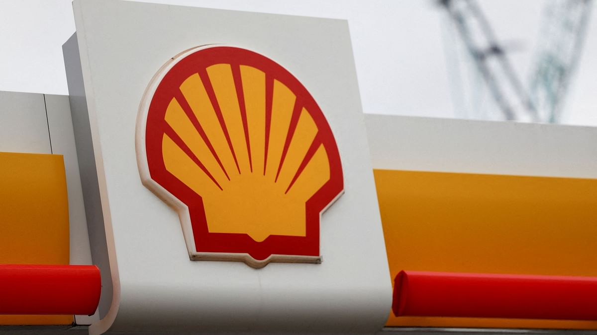 Shell's 2023 profit falls 30% to $28 billion, buybacks extended