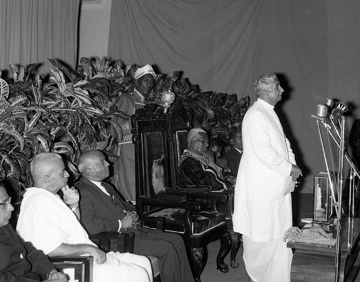 Kuvempu speaks at a civic reception in Bengaluru in 1965. G Venkatasubbaiah G P Rajaratnam Justice Hombegowda and Mayor K M Naganna are present on the dais.