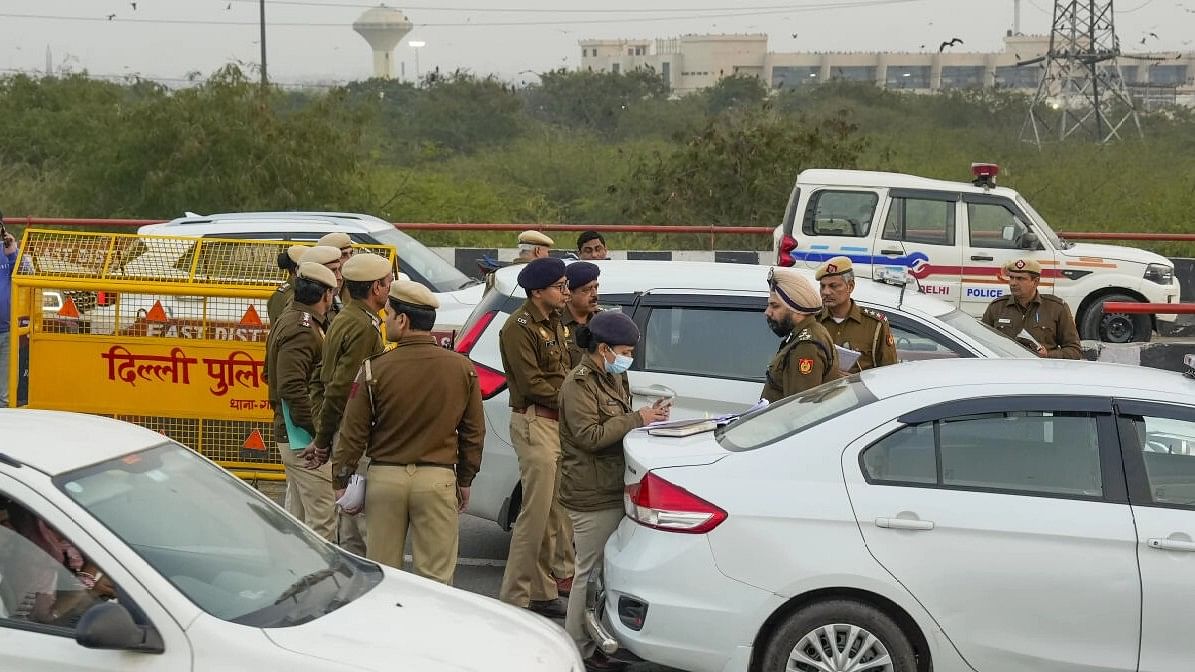 Delhi Police blocks roads, steps up security at borders ahead of farmers' protest