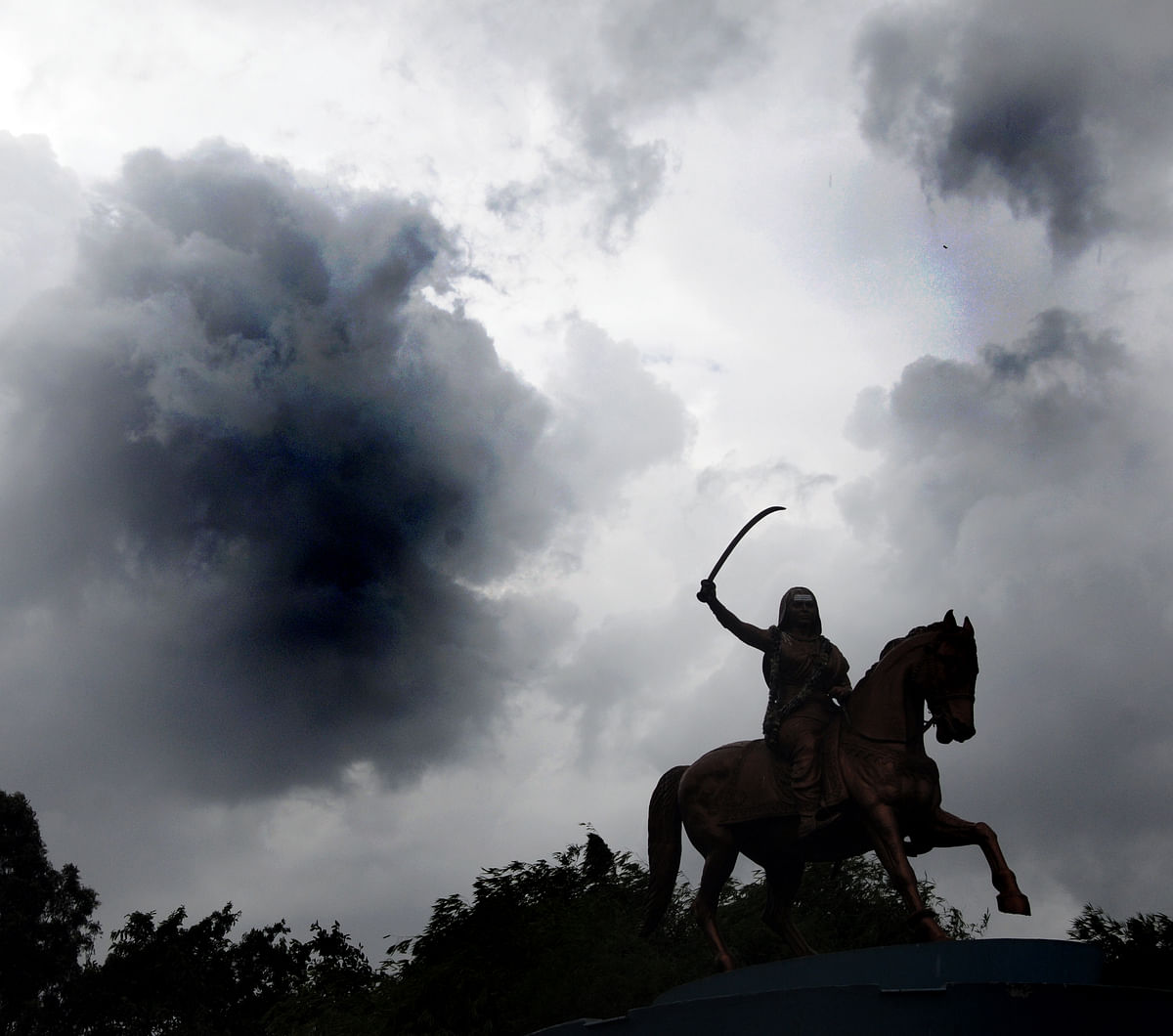 Monsoon rain clouds hover over the backdrop of Kitthur Rani Chennamma statue near Town Hall in Bangalore on Friday.-Photo/ Kotekar -Photo/ Kotekar
Kittur Rani Chennamma Photos