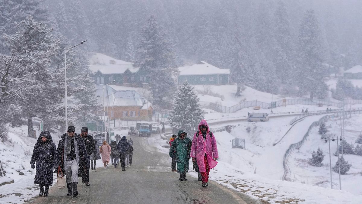 Gulmarg witnesses tourist surge after much awaited snowfall