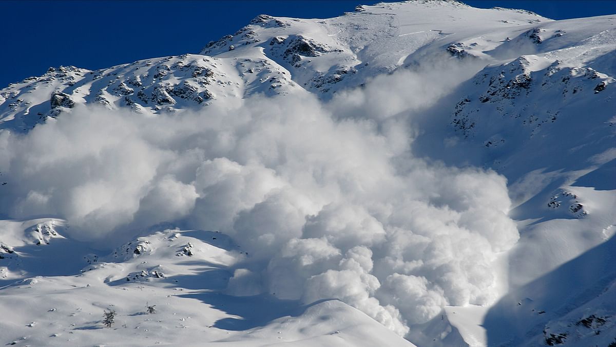 Foreign skier dies as snow avalanche hits Gulmarg