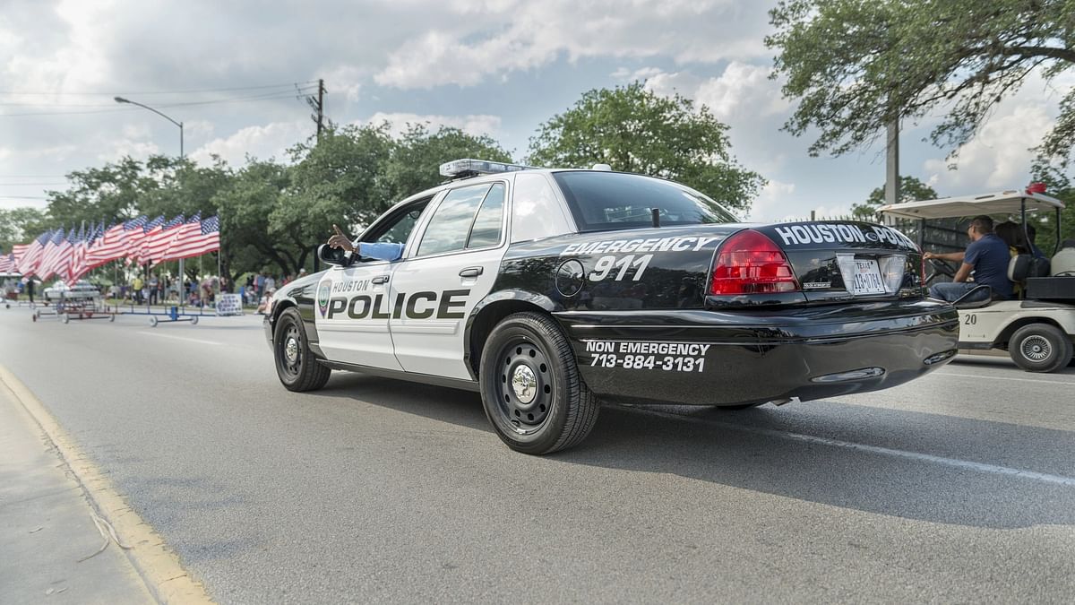 Cops probing burglary shoot woman inside friend’s home in Houston