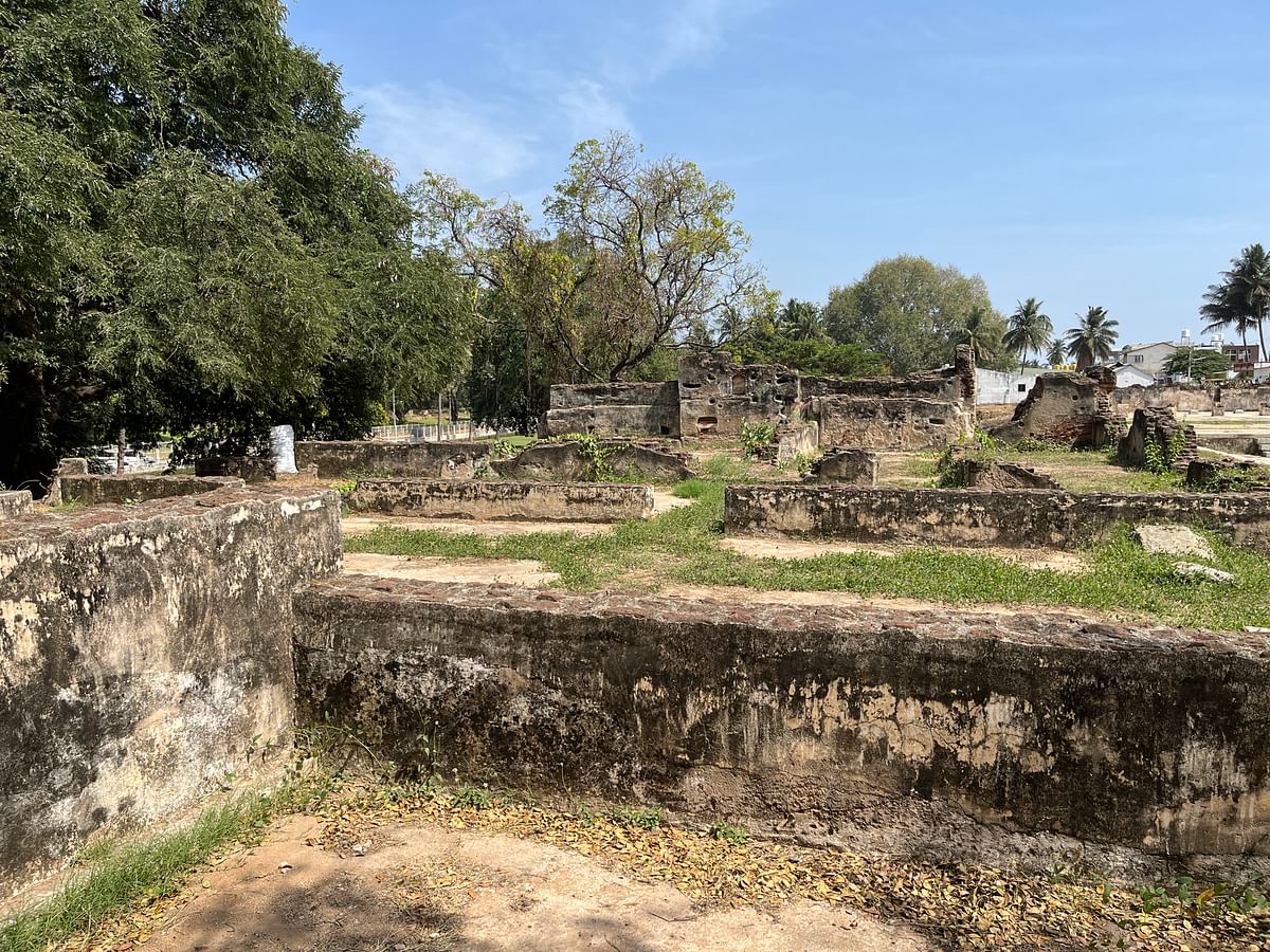 A view of the ruins of Lal Mahal.