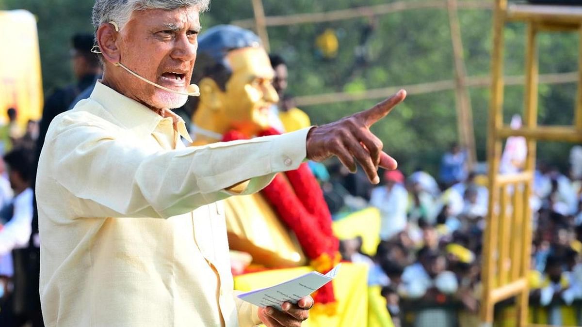 Arrest those who attacked journalists: Chandrababu Naidu to Andhra DGP
