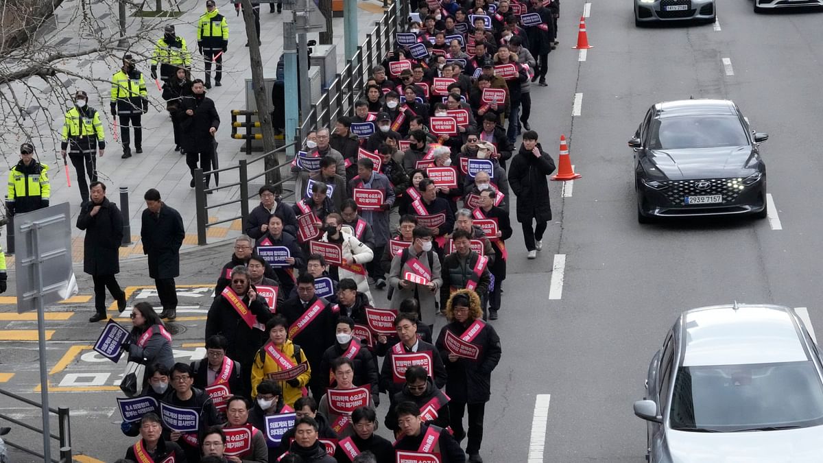 South Korea gives protesting doctors February end deadline to return to work